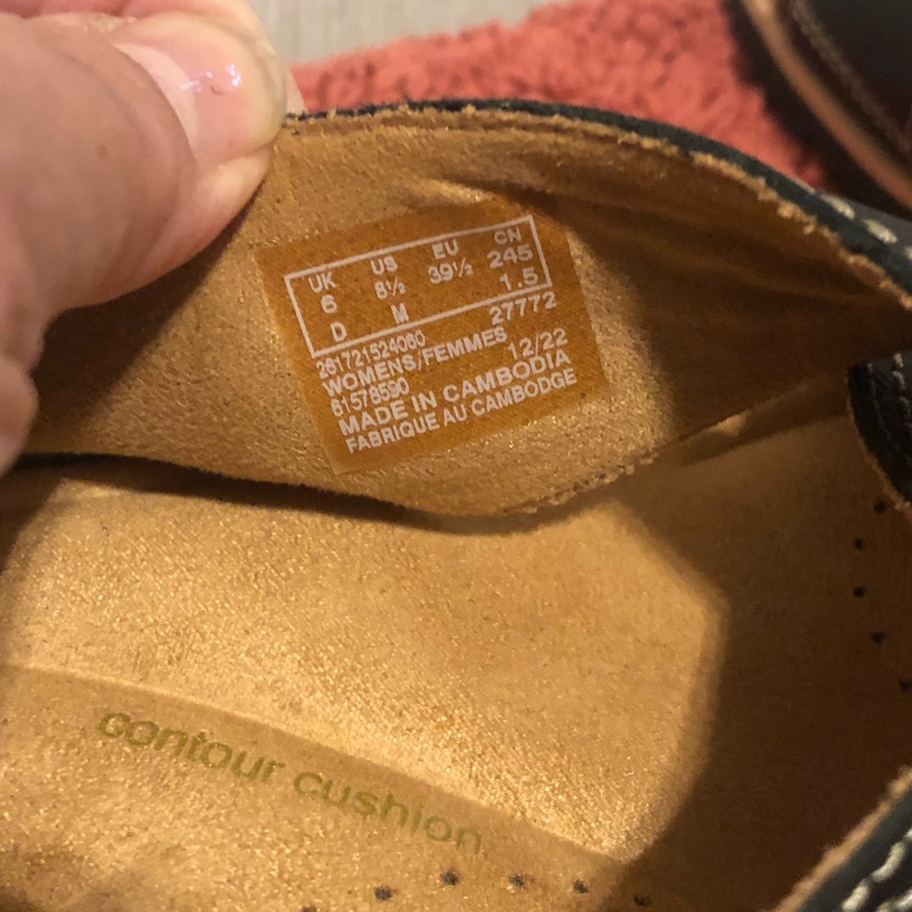 Clarks Black and Tan Leather Sandals - Picture 7 of 7